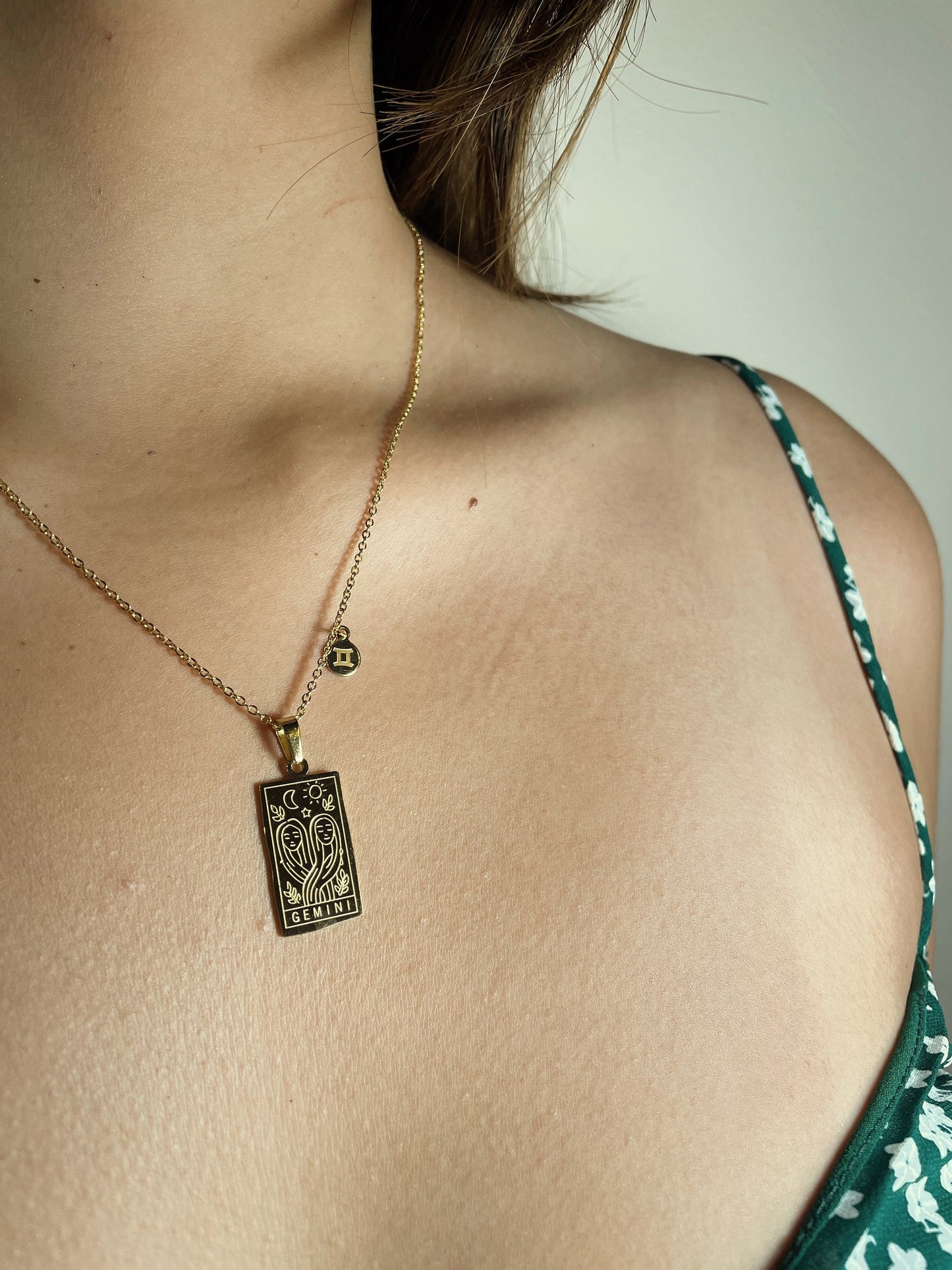 Zodiac Tarot Necklace - 18k Gold Plated Stainless Steel - Zodiac Gold Pendant, Zodiac Sign Jewelry, Astrology Necklace Gift