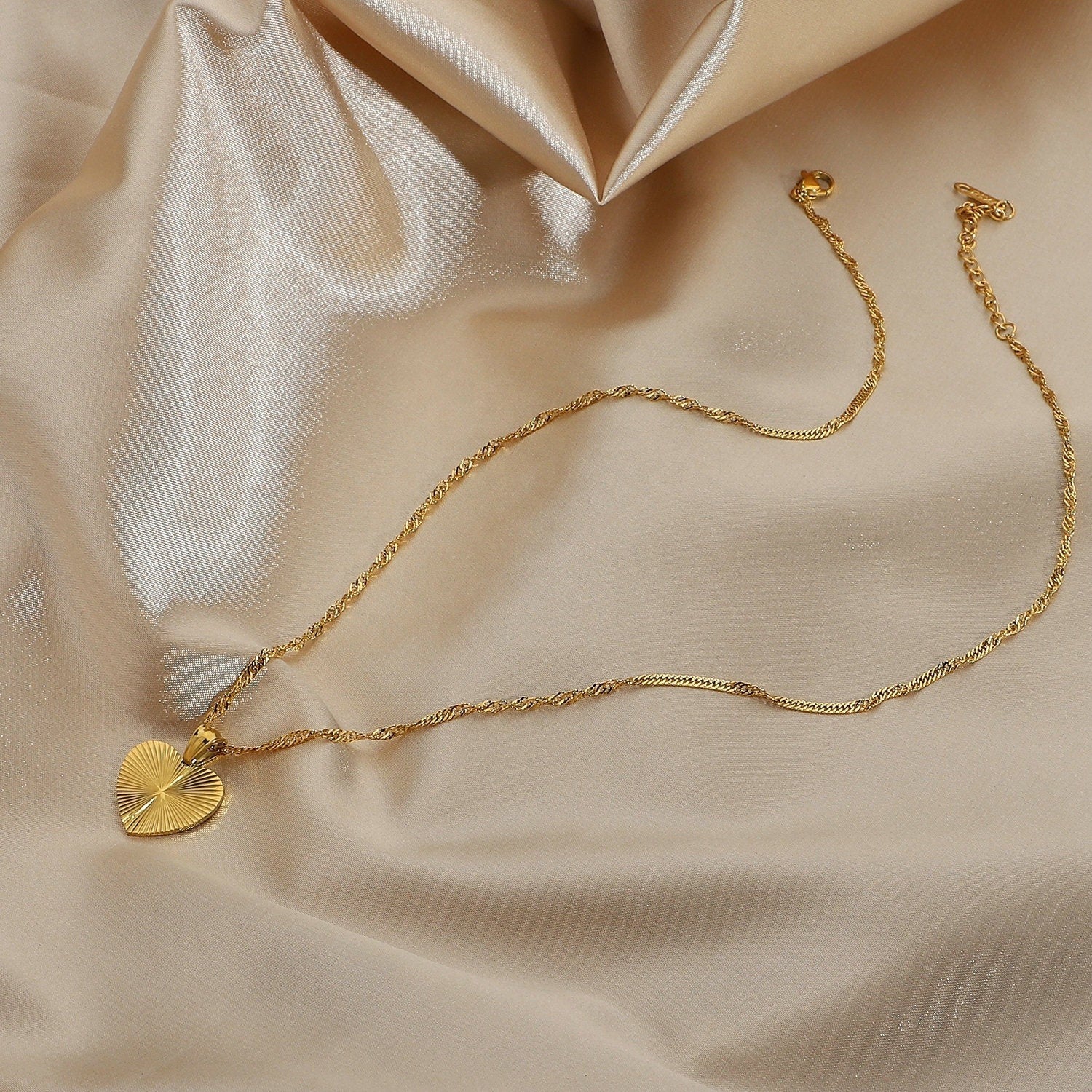 Sunburst Heart Necklace - 18K Gold Stainless Steel Necklace - Shining –  Adoren Jewelry